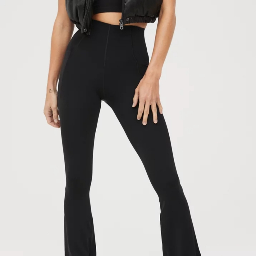 OFFLINE By Aerie Real Me Xtra Hold Up! Pocket Bootcut Legging
